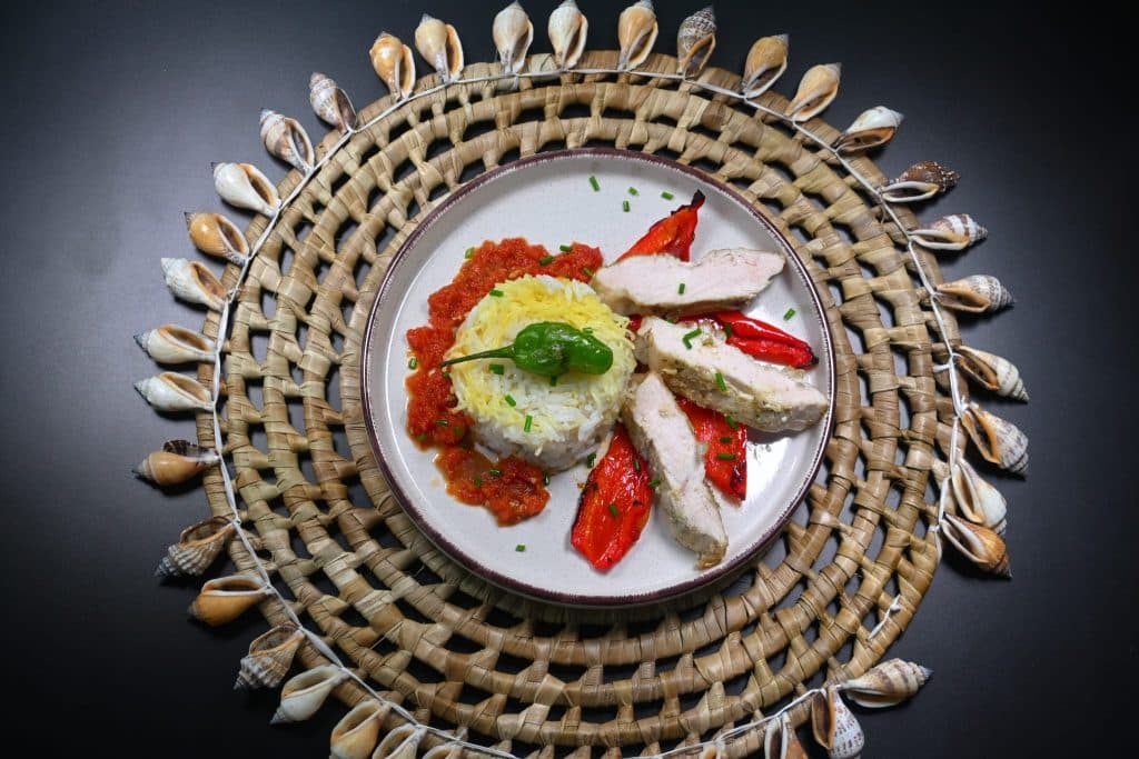 Blanc de poulet mariné et son riz à la sauce tomate